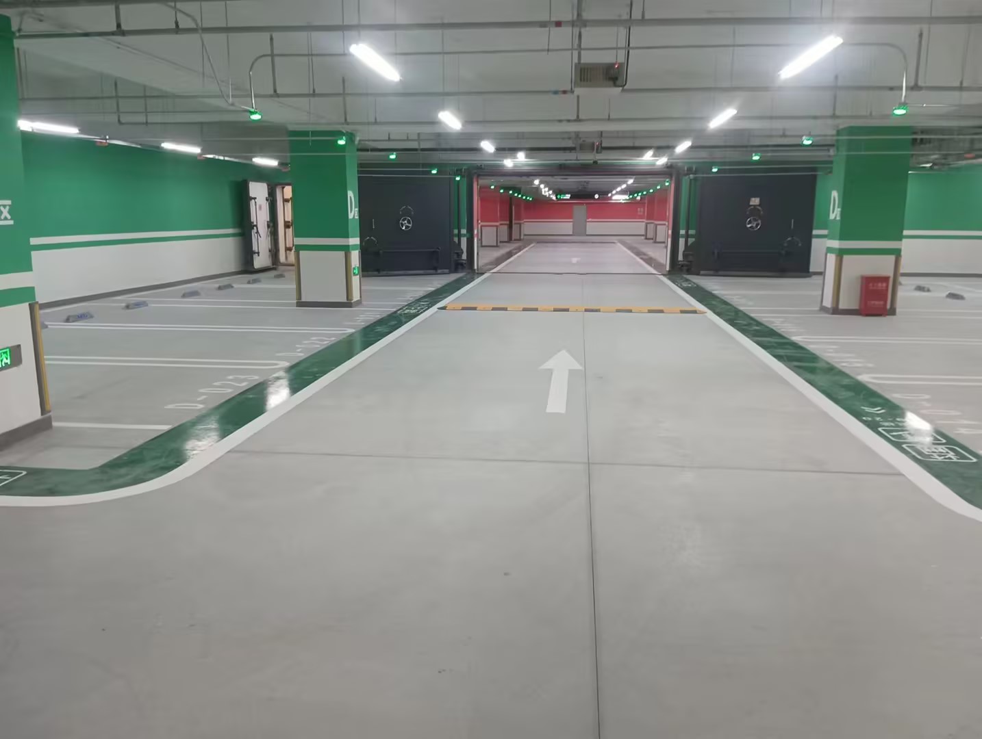 北京城市副中心政府辦公樓停車(chē)場(chǎng)